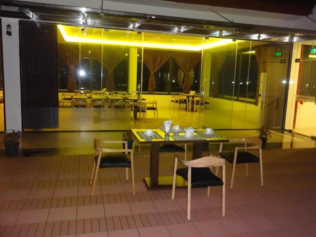 Virati Hotel Rangum Exterior foto